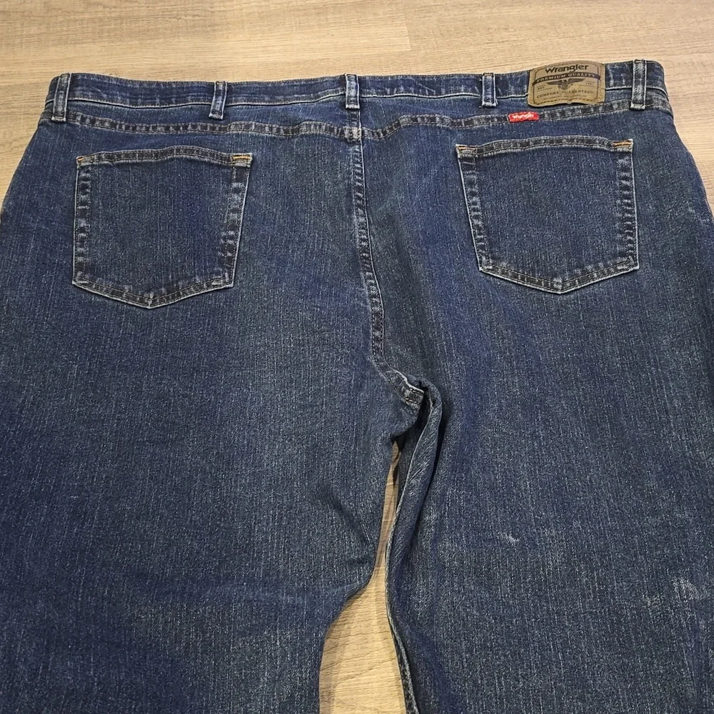 Mens Wrangler Regular fit denim cotton & spandex 48" waist 30" Length Mens - Picture 7 of 8
